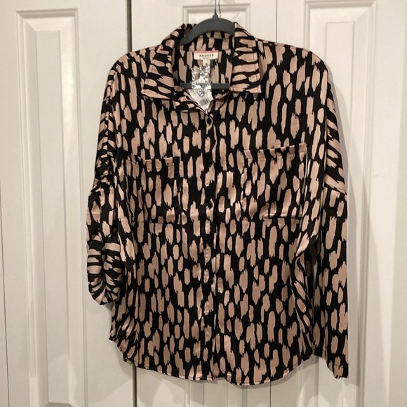 ANDREE BY UNIT Tops - NWT. Faux silk camp shirt-size medium.